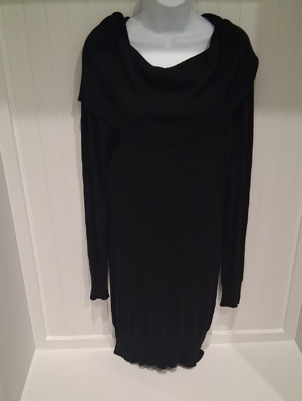 Black Off-Shoulder Knit Skirt